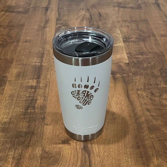 YETI Rambler 20 oz. Travel Mug - White - Banfe & Lake Louise (Canada) - Picture 2 of 6
